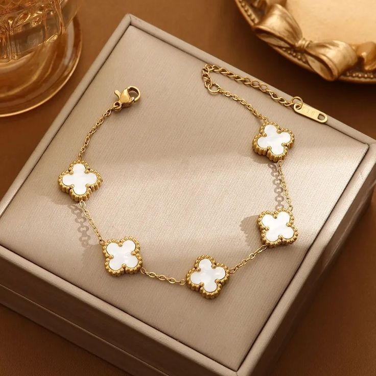 Trébol Divino Van Cleef™ + Caja de Regalo
